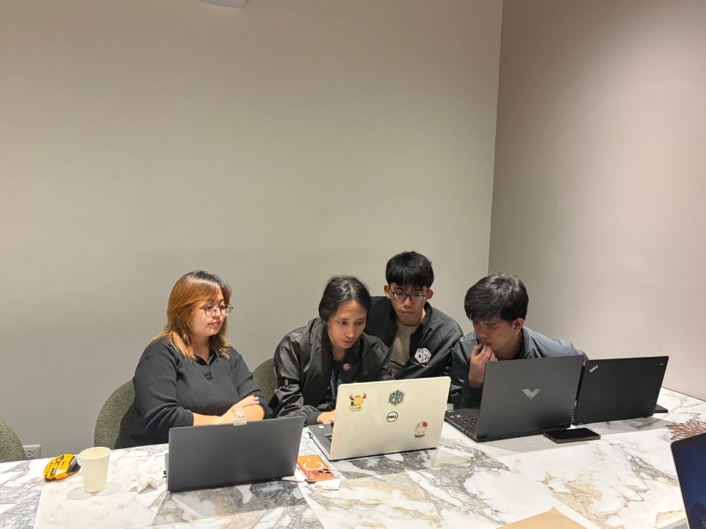 Intern presenting a CubeTech project during an online meeting